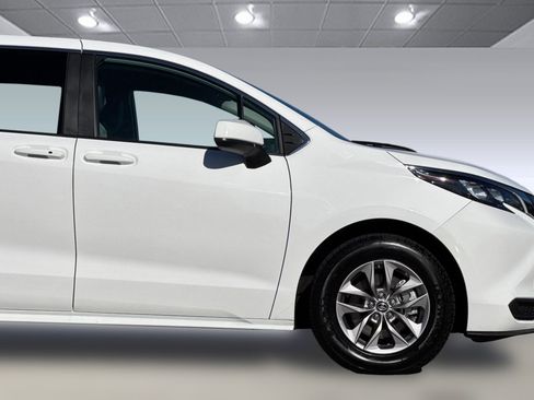 Used 2024 Toyota Sienna LE image 35