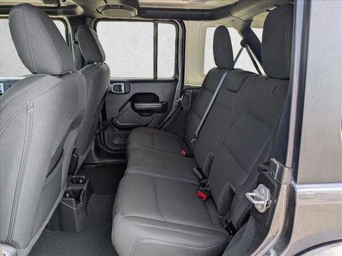 Used 2022 Jeep Wrangler Unlimited Sport image 17