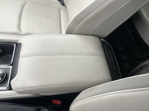 Used 2023 Nissan Pathfinder SL AWD/4WD image 23