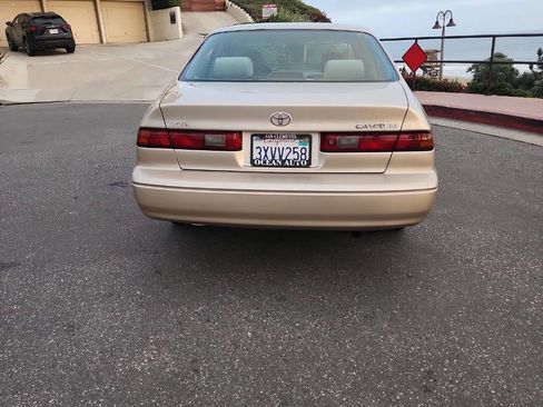 Used 1998 Toyota Camry XLE FWD image 6