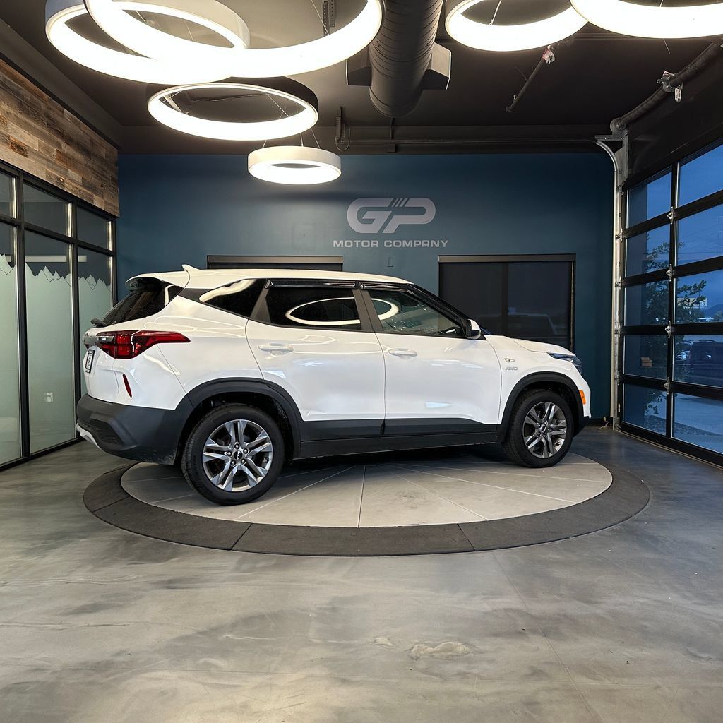 Used 2023 Kia Seltos LX AWD/4WD image 3