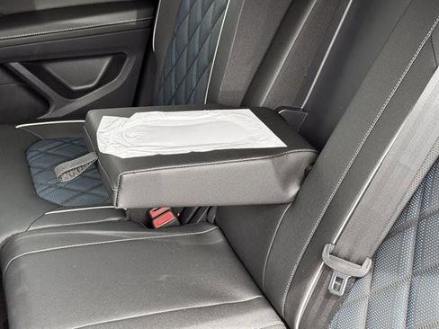 Used 2025 Volkswagen Atlas Cross Sport SEL Premium R-Line image 32