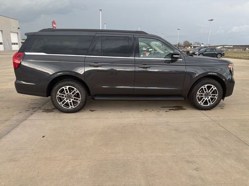Used 2025 Ford Expedition Max Active AWD/4WD image 2