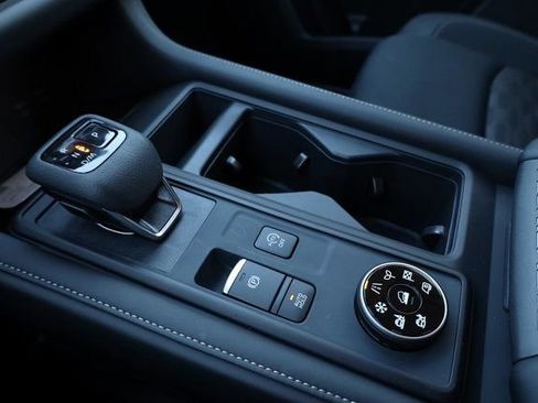 New 2026 Nissan Pathfinder S AWD/4WD image 17