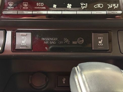 Certified 2022 Toyota RAV4 XLE Premium AWD/4WD image 29