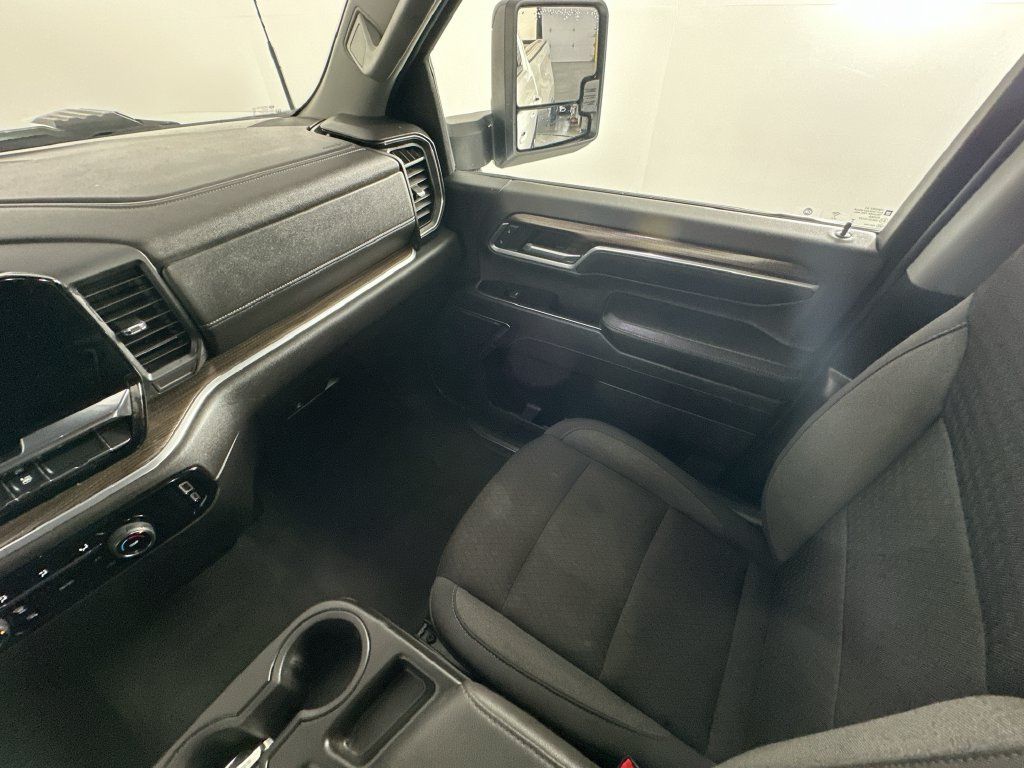 Used 2024 Chevrolet Silverado 2500 LT AWD/4WD image 11