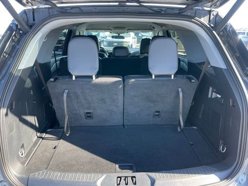Used 2023 Ford Explorer XLT w/ Equipment Group 202A AWD/4WD image 33