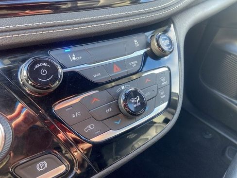 Used 2022 Chrysler Pacifica Touring-L w/ S Appearance Package image 15