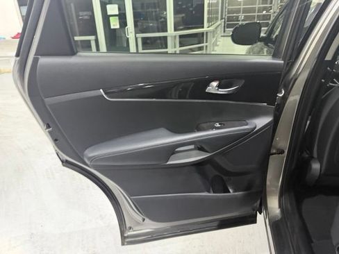 Used 2017 Kia Sorento FWD image 30