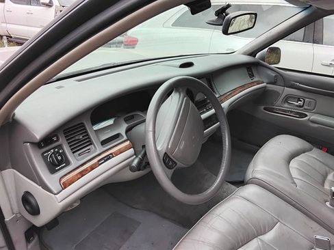 Used 1997 Lincoln Town Car Executive RWD image 12