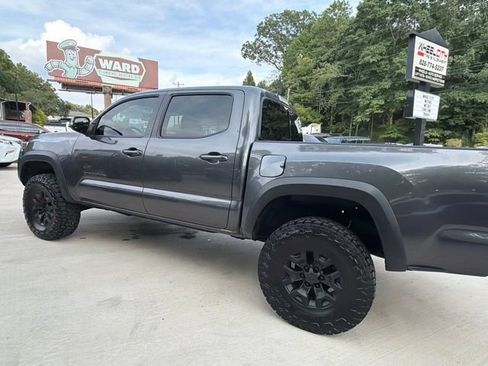Used 2017 Toyota Tacoma TRD Off-Road w/ Tow Package (A/T) AWD/4WD image 18