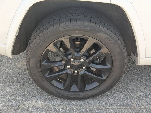 Used 2021 Jeep Grand Cherokee Laredo X AWD/4WD image 13