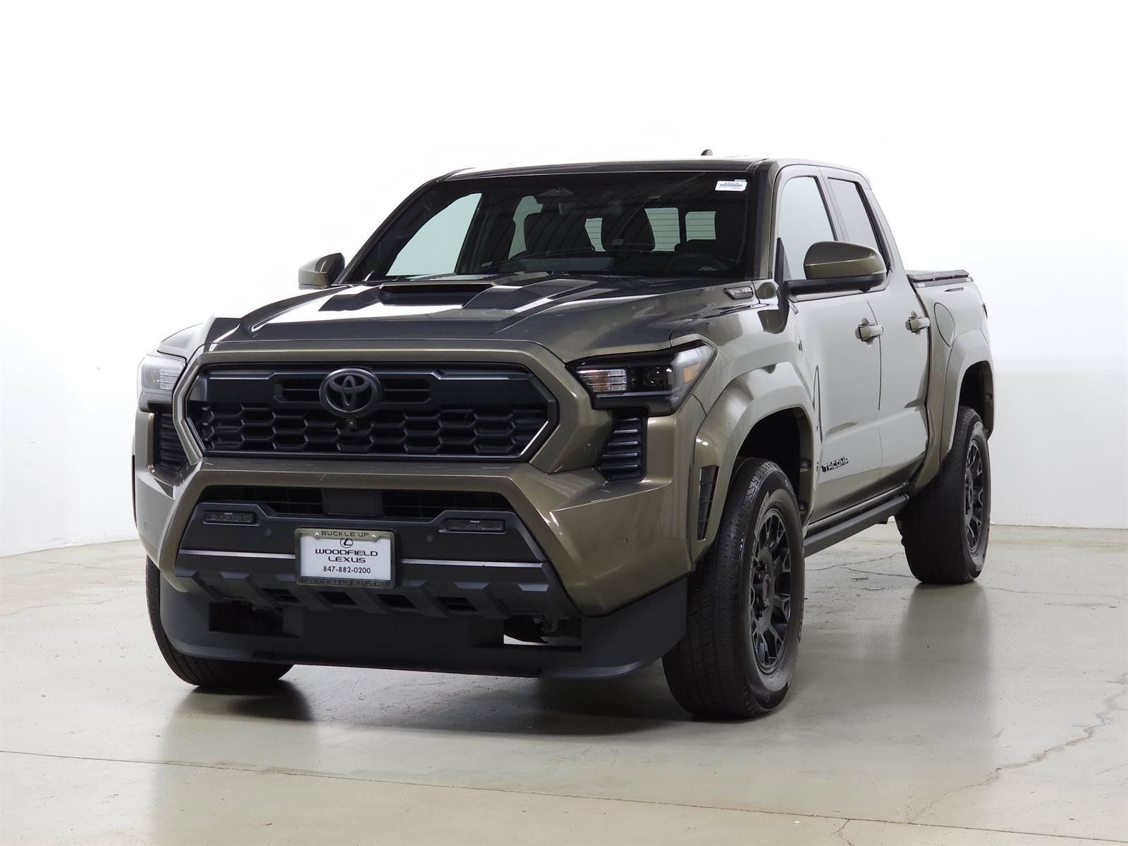 Used 2024 Toyota Tacoma TRD Sport w/ TRD Sport Premium Package AWD/4WD image 4
