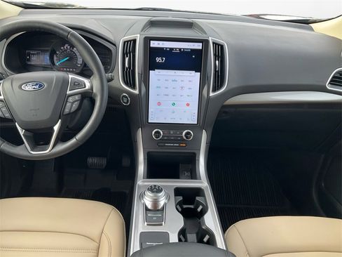 Used 2024 Ford Edge SEL w/ Convenience Package image 10