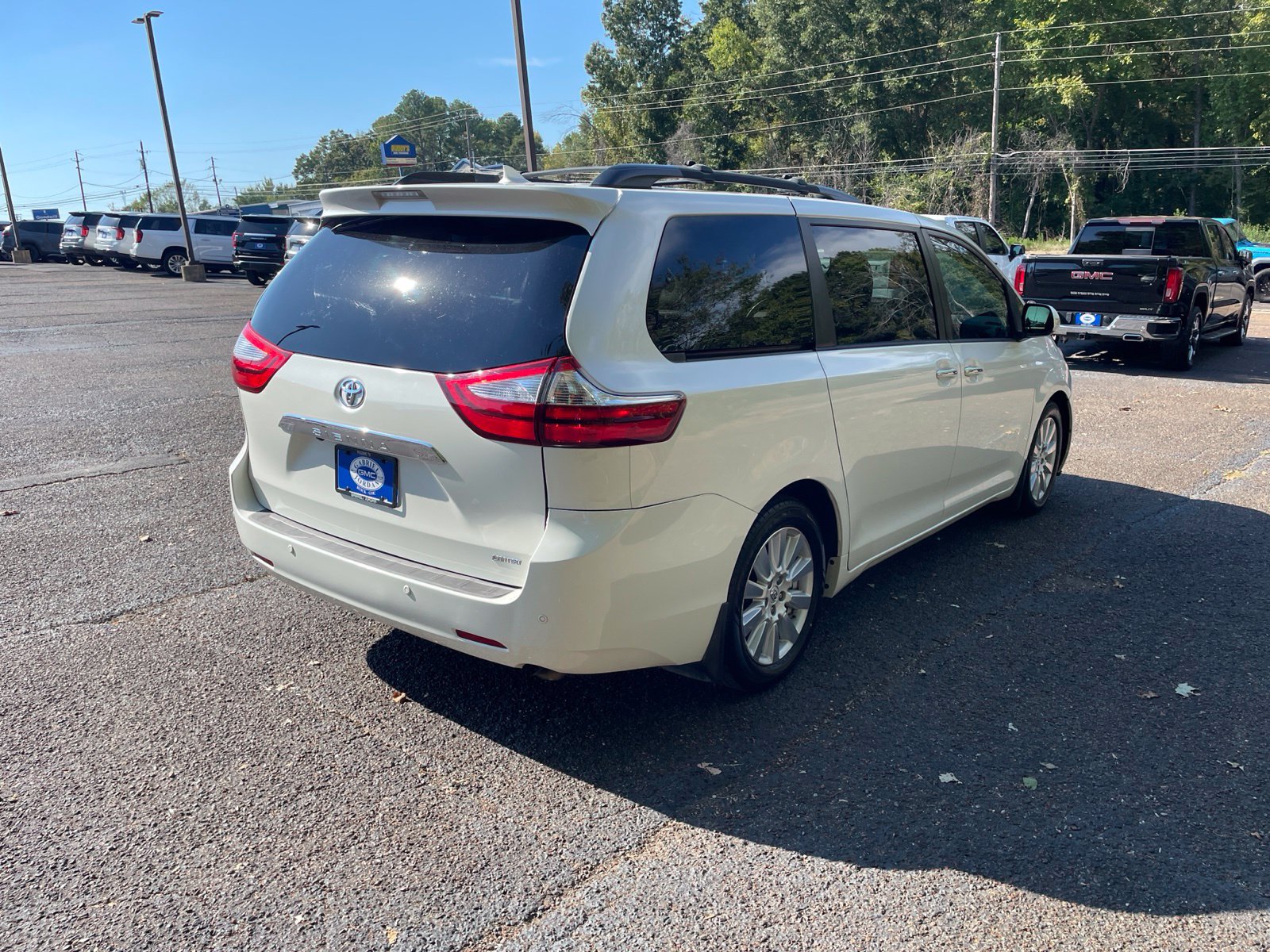 Used 2017 Toyota Sienna Limited FWD image 6