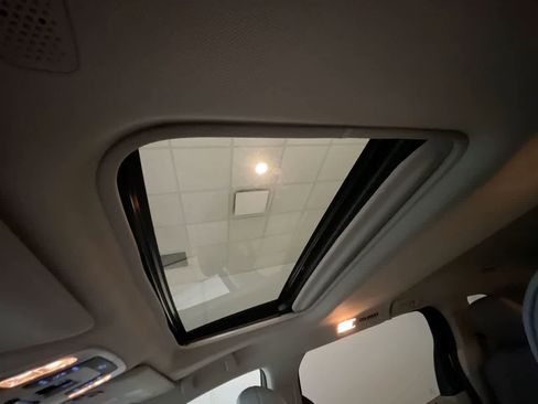 Used 2024 Toyota Sienna XLE image 22