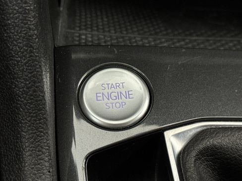 Used 2022 Volkswagen Tiguan SE FWD image 17