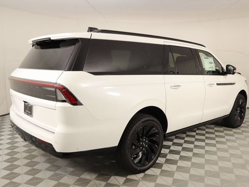 New 2025 Lincoln Navigator L Reserve w/ Jet Appearance Package image 22