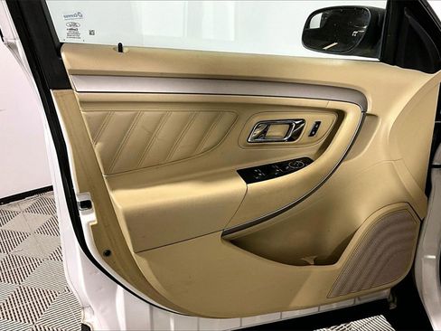 Used 2015 Ford Taurus SE image 9