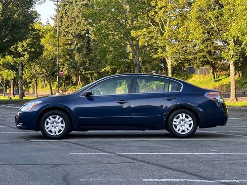 Used 2010 Nissan Altima 2.5 S image 2