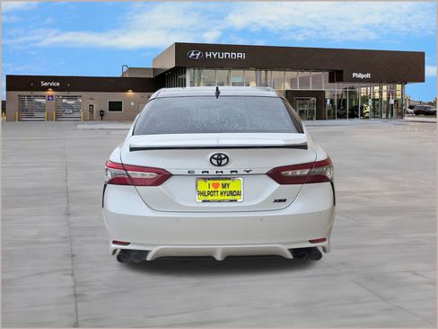 Used 2018 Toyota Camry XSE image 10