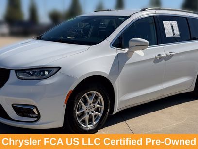 Used 2022 Chrysler Pacifica Touring-L w/ Uconnect Theater Family Group