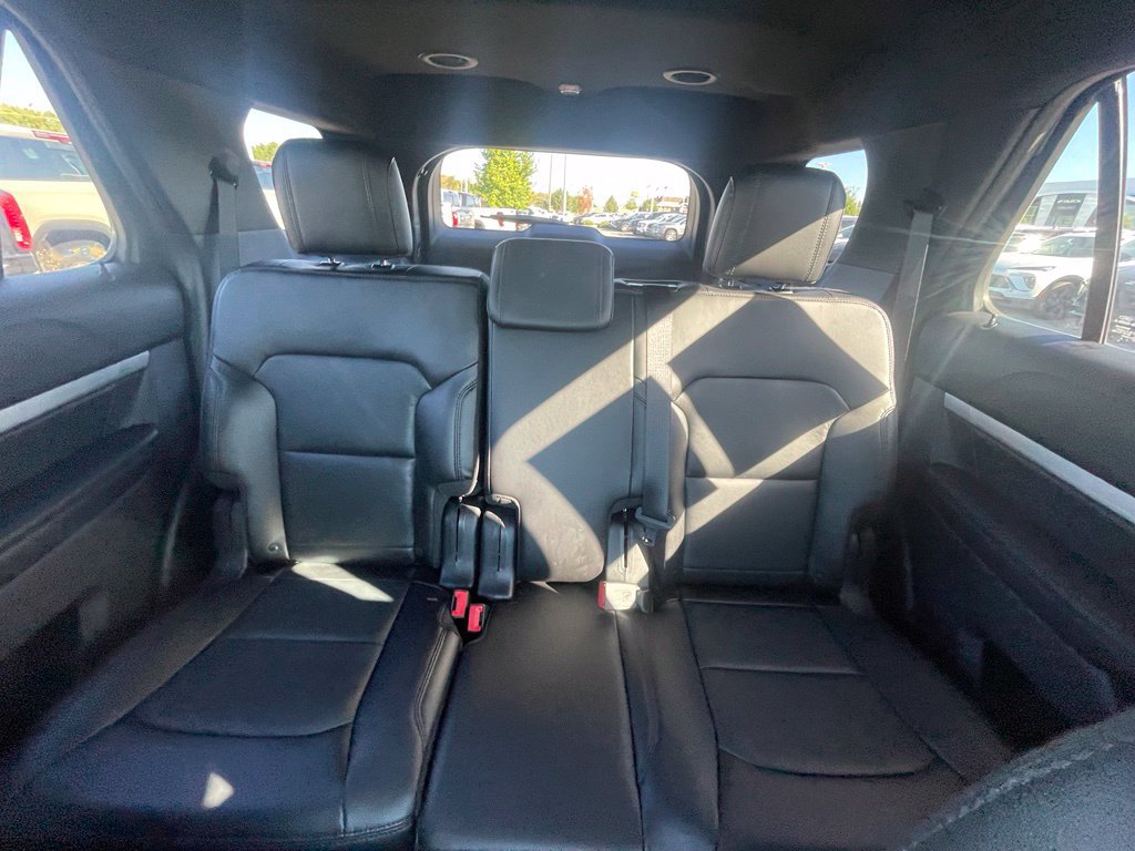 Used 2017 Ford Explorer XLT w/ Equipment Group 202A FWD image 22