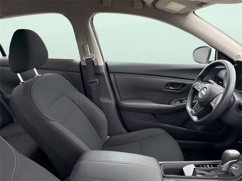 Used 2025 Nissan Sentra S image 10