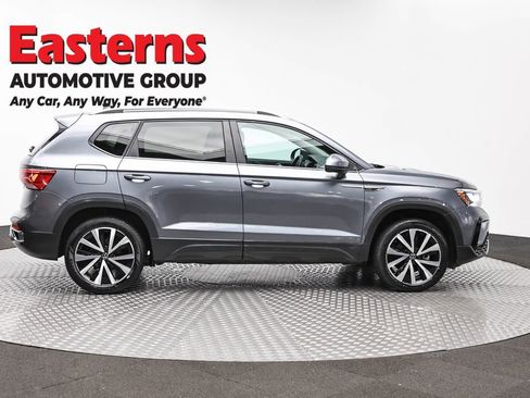 Used 2024 Volkswagen Taos SE FWD image 4