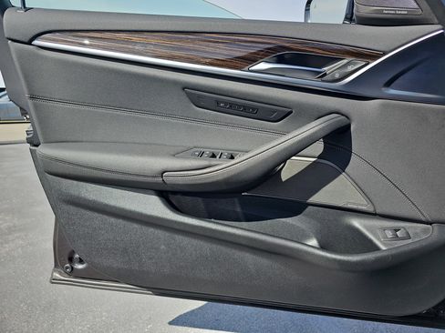 Used 2023 BMW 530i w/ Premium Package image 27