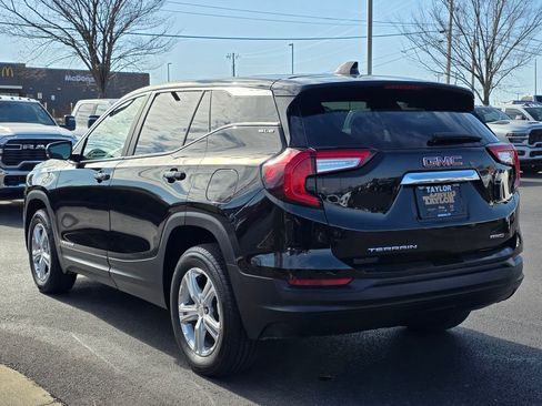 Used 2024 GMC Terrain SLE image 7