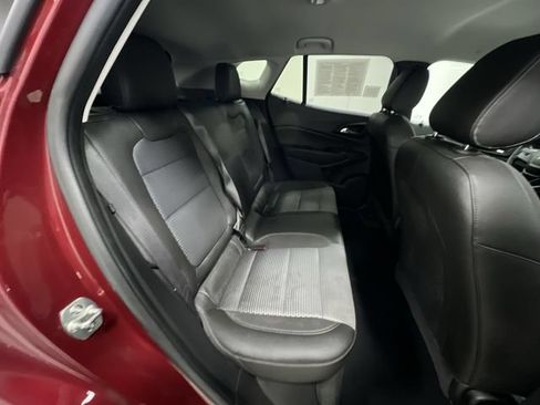Used 2025 Chevrolet Trax LT FWD image 25