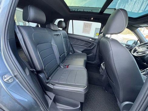 Used 2022 Volkswagen Tiguan SEL R-Line image 23