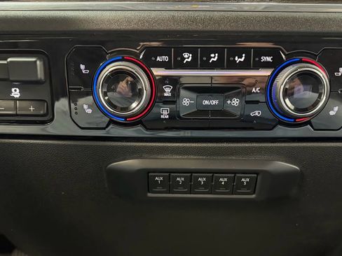 Used 2024 Chevrolet Silverado 2500 LT w/ Convenience Package image 26