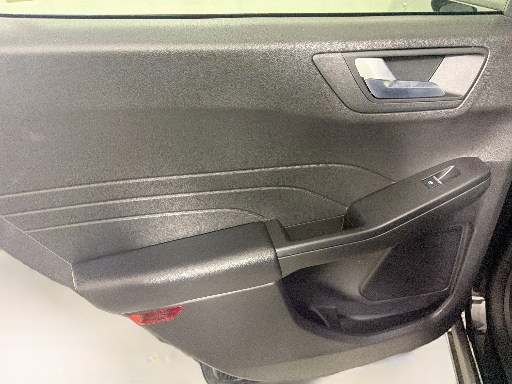 Used 2025 Ford Escape ST-Line Select AWD/4WD image 24