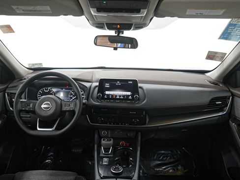 Used 2022 Nissan Rogue SV image 14