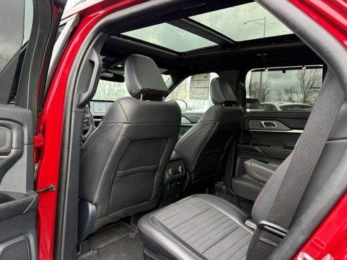 Certified 2025 Ford Explorer ST-Line w/ Premium Package image 18