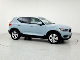 Used 2019 Volvo XC40 T4 Momentum image 3
