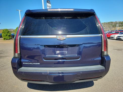 Used 2018 Cadillac Escalade ESV Platinum AWD/4WD image 4