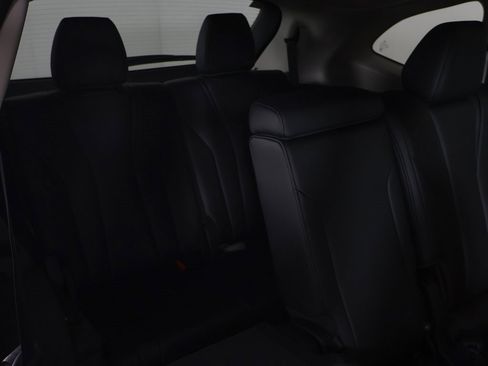 Used 2025 Acura MDX SH-AWD image 32