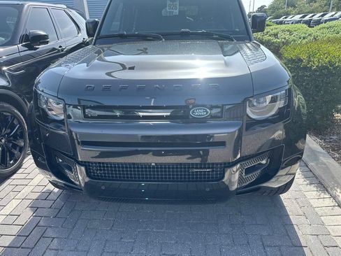 Used 2023 Land Rover Defender 130 X-Dynamic SE AWD/4WD image 2