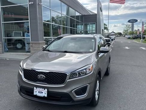 Used 2016 Kia Sorento AWD w/ LX Convenience Package image 1