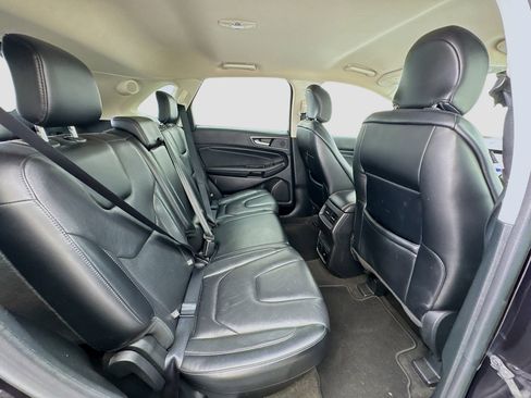 Used 2019 Ford Edge Titanium FWD image 19