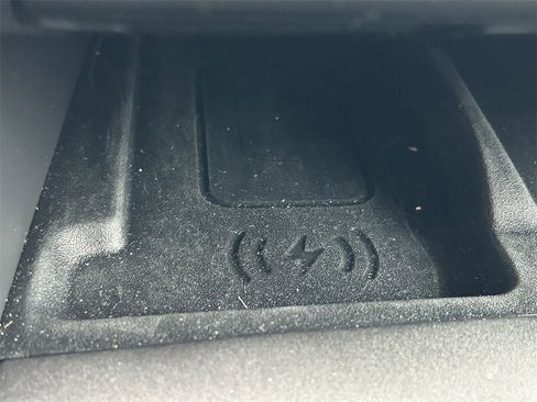 Used 2025 Land Rover Discovery S image 37