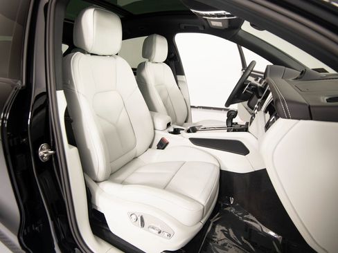 New 2026 Porsche Macan S image 29