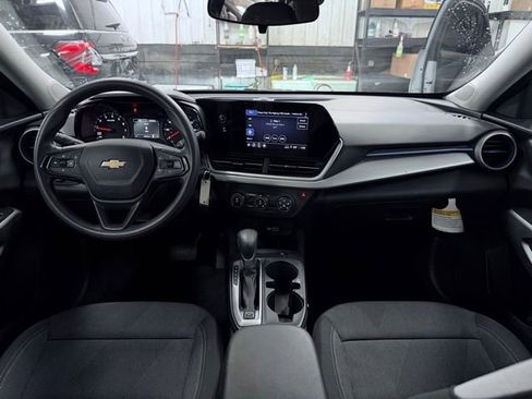 Used 2024 Chevrolet Trax LS w/ Driver Confidence Package FWD image 18