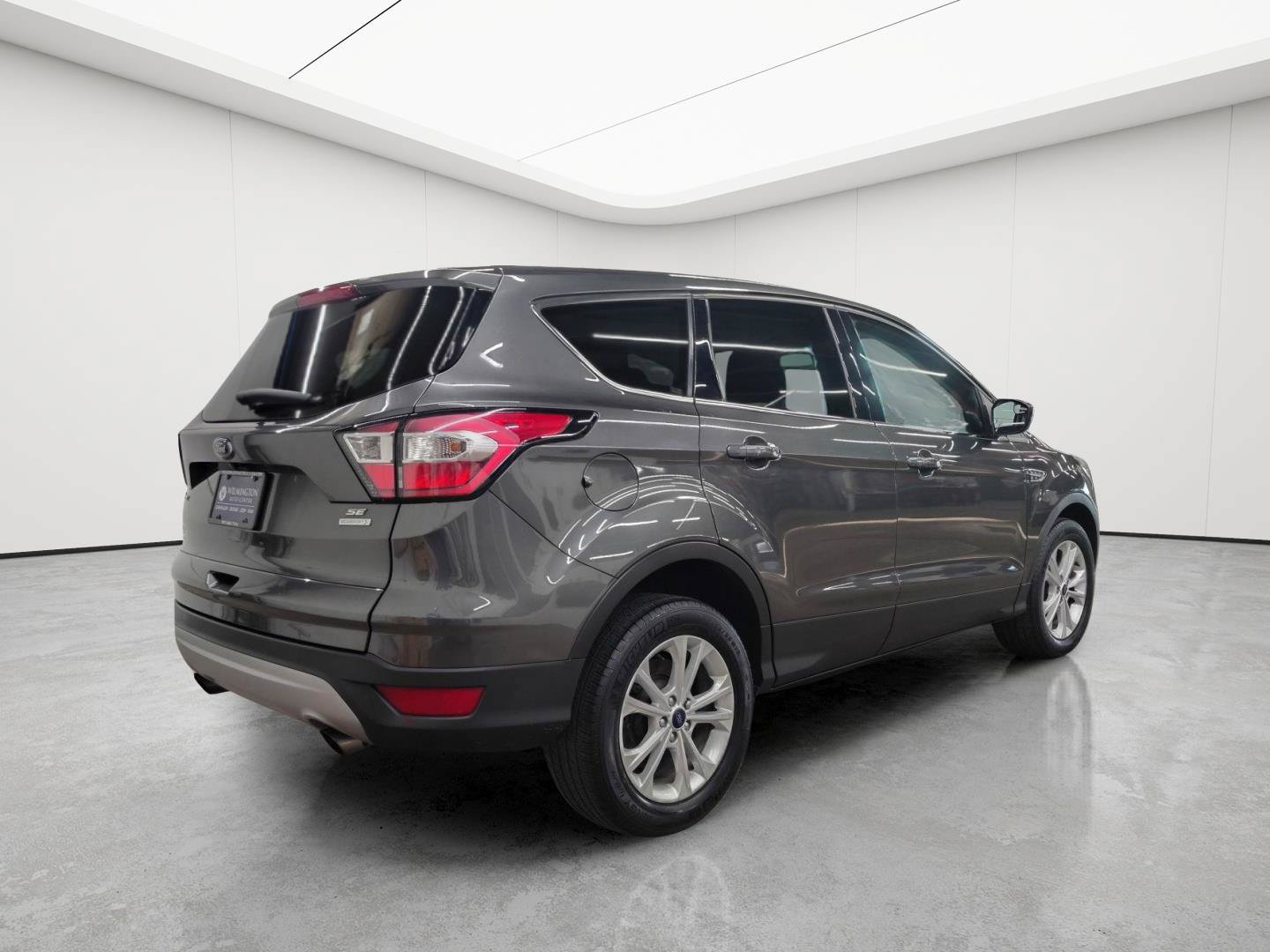 Used 2017 Ford Escape SE FWD image 2