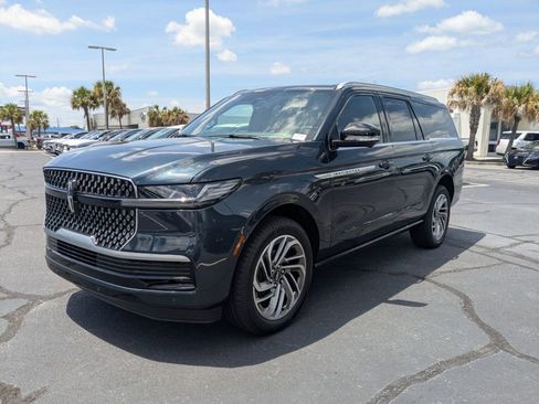 New 2026 Lincoln Navigator L Reserve AWD/4WD image 8
