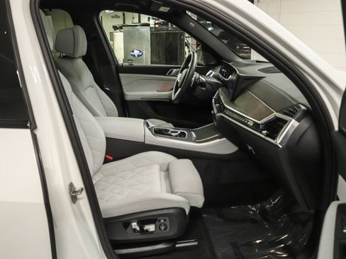 Used 2026 BMW X5 sDrive40i w/ M Sport Package RWD image 16