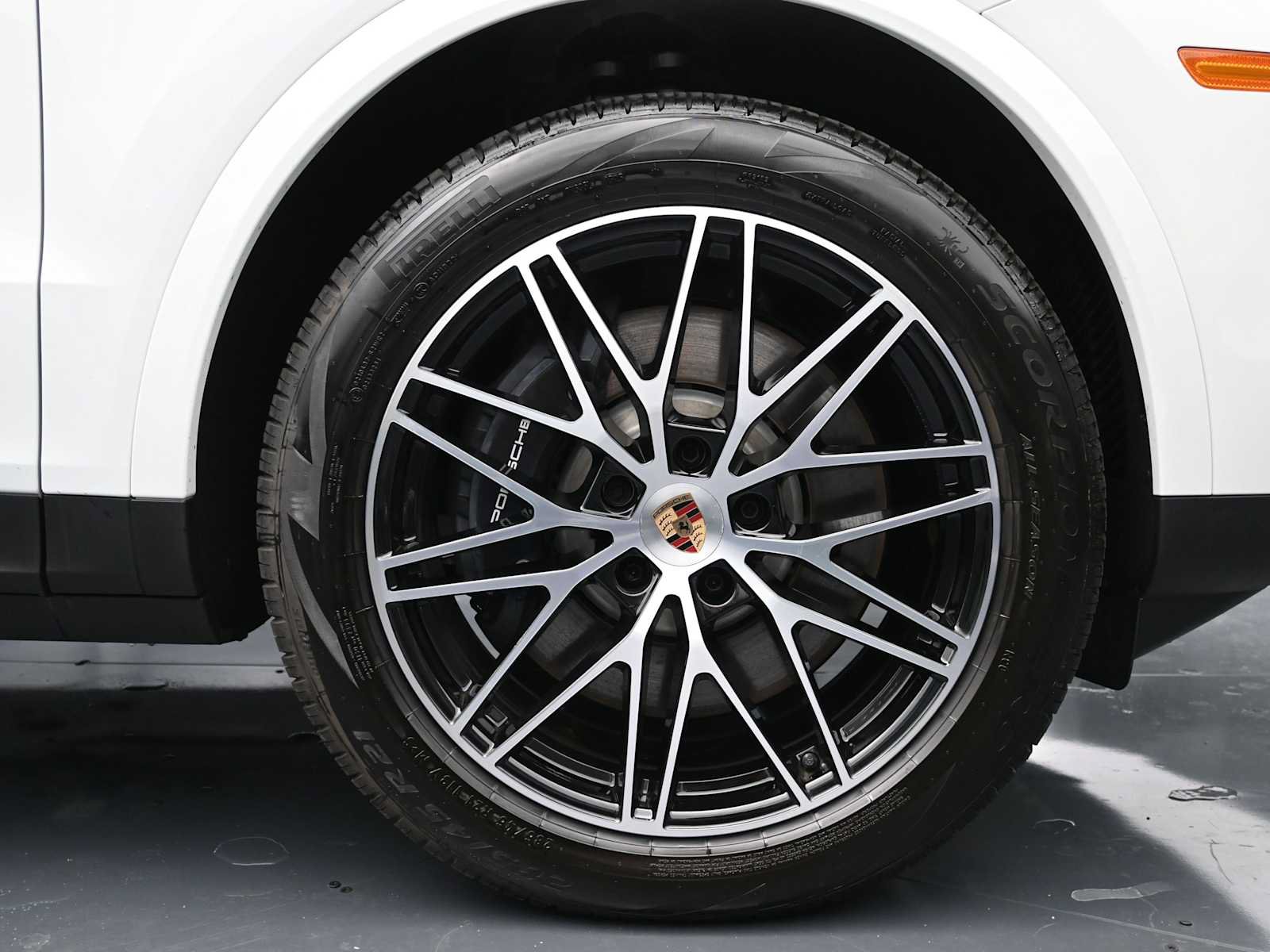 New 2025 Porsche Cayenne E-Hybrid Coupe AWD/4WD image 28